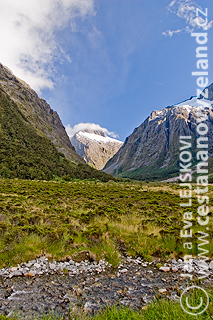 Novy-Zeland-Fiordland-Milford-Sound-East