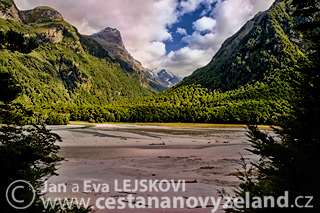 Novy-Zeland-Glenorchy-reka-Dart-river.jp