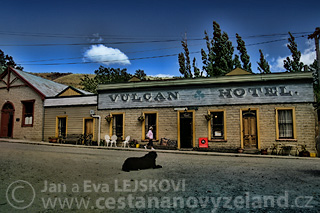 Novy-Zeland-St-Bathans-hotel-Vulcan.jpg