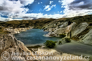 Novy-Zeland-St-Bathans-jezero-Blue-Lake.