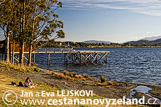 Novy-Zeland-Te-Anau-jezero-Te-Anau.jpg