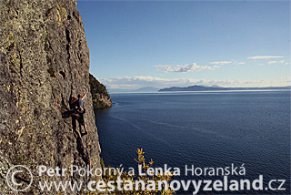 Novy-Zeland-lezeni-Kawakawa-Bay.jpg