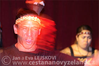 Novy-Zeland-maorsky-valecnik-haka.jpg