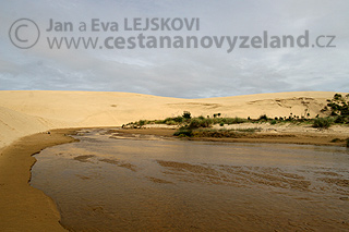 Novy-Zeland-pisecne-duny-Te-Paki-Ninety-