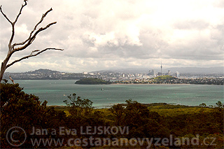 Novy-Zeland-pohled-na-Auckland-ze-sopky-