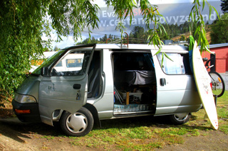 campervan-pohled-do-otevrene-dodavky.jpg