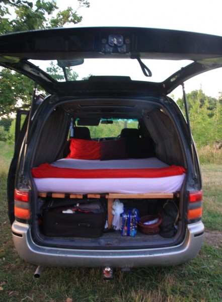 Nissan%20Serena%202.jpg